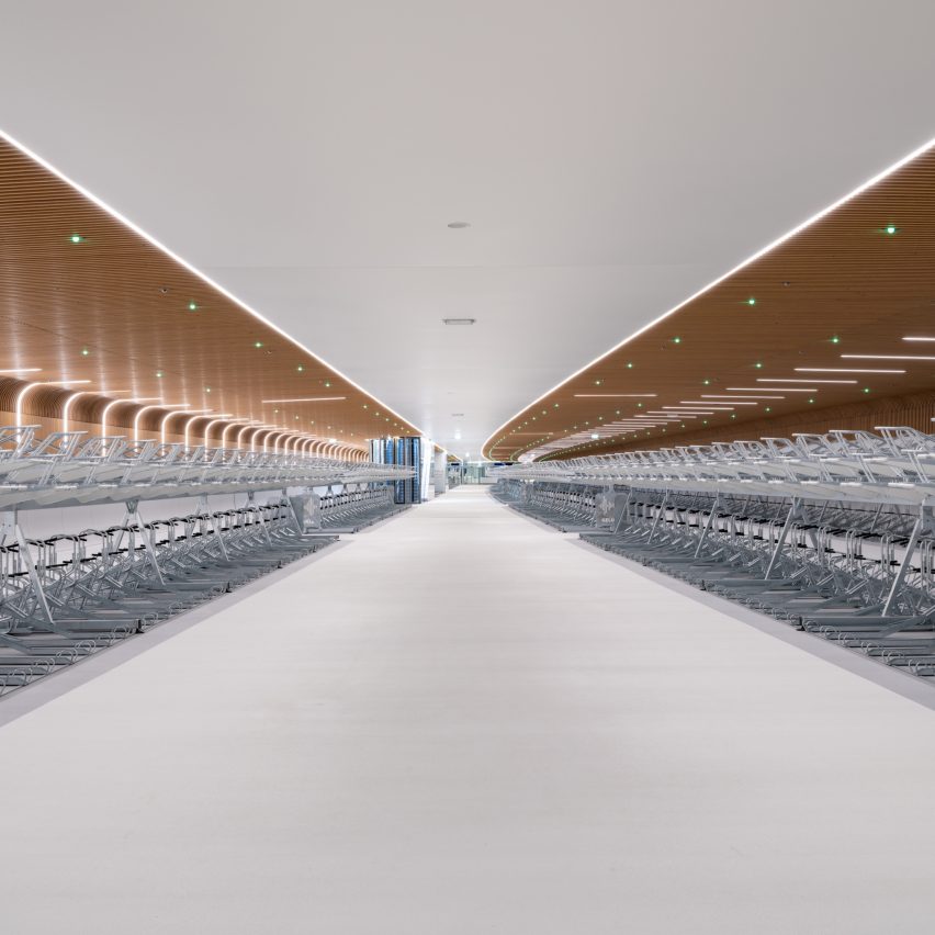 IJboulevard by VenhoevenCS Architecture + Urbanism