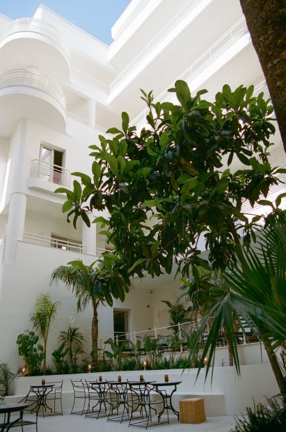 Whitewashed Bauhaus-style building surrounding a courtyard