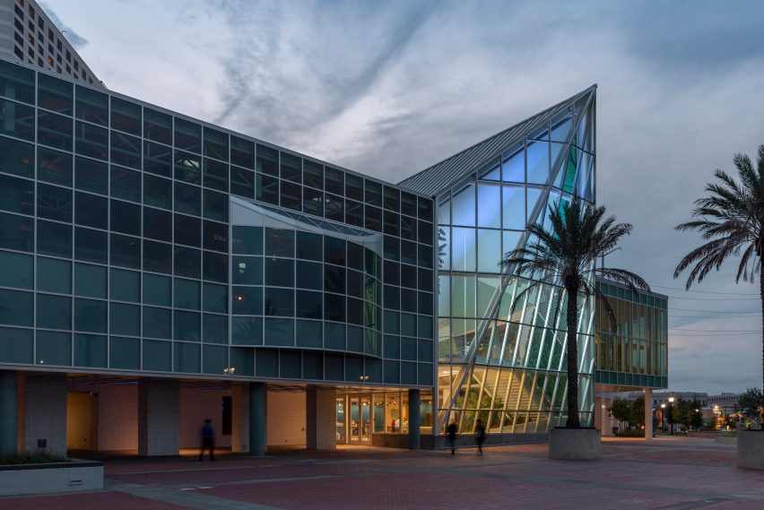 Aquarium and insectarium