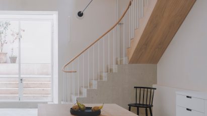 Chelsea Mews House in London by Bindloss Dawes
