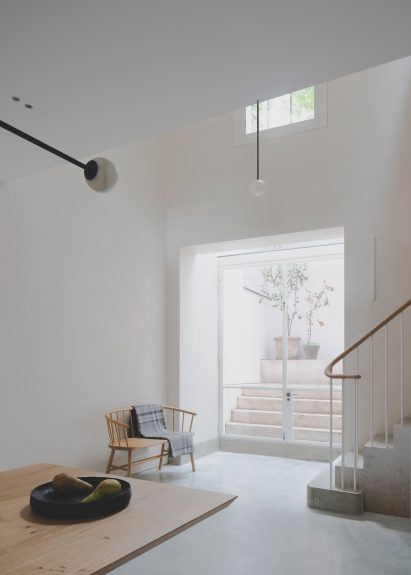 Garden doors in London house by Bindloss Dawes