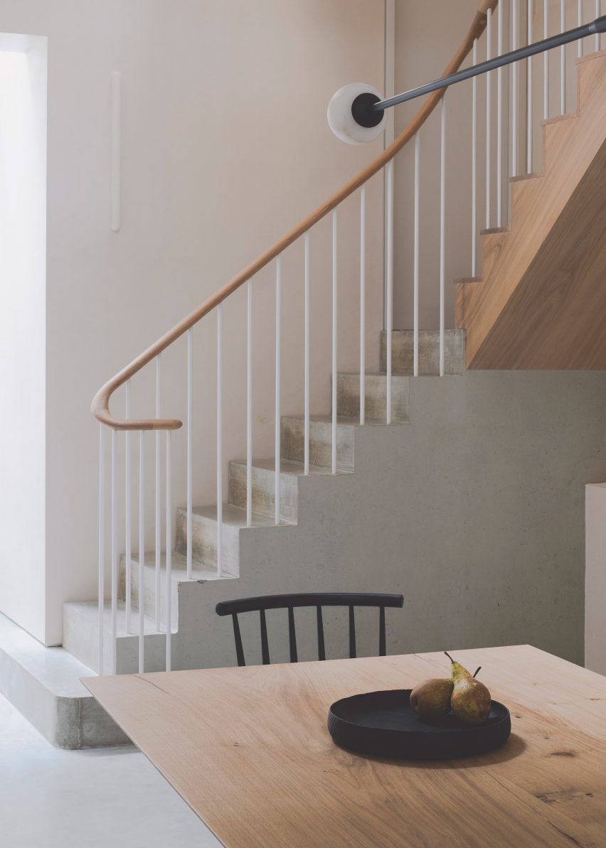 Chelsea Mews House in London by Bindloss Dawes