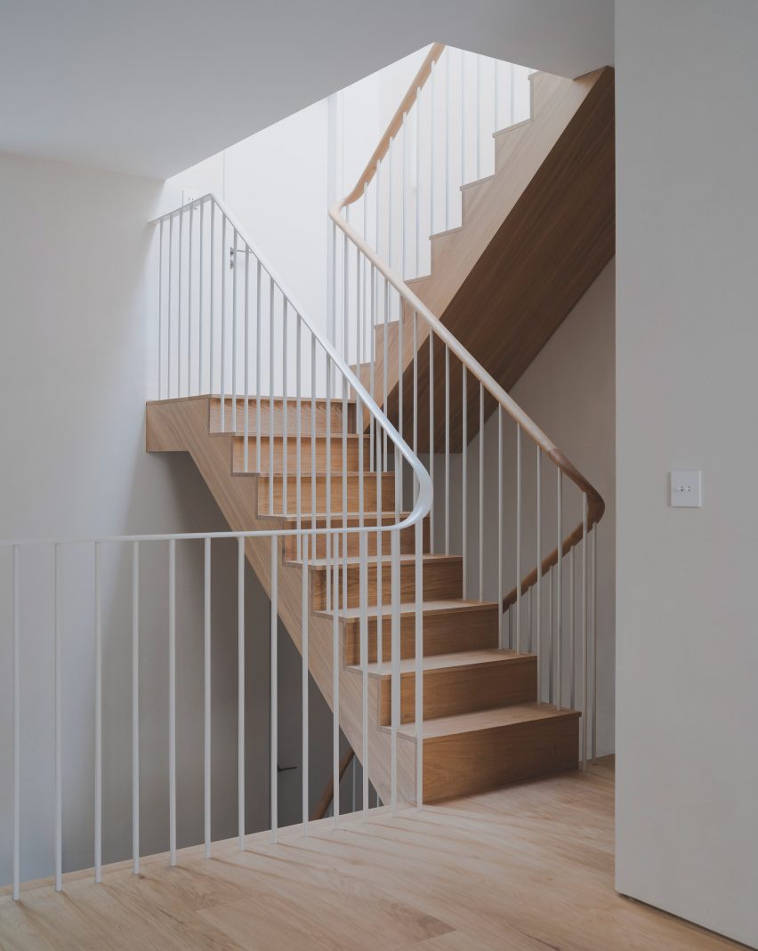 Chelsea Mews House in London by Bindloss Dawes