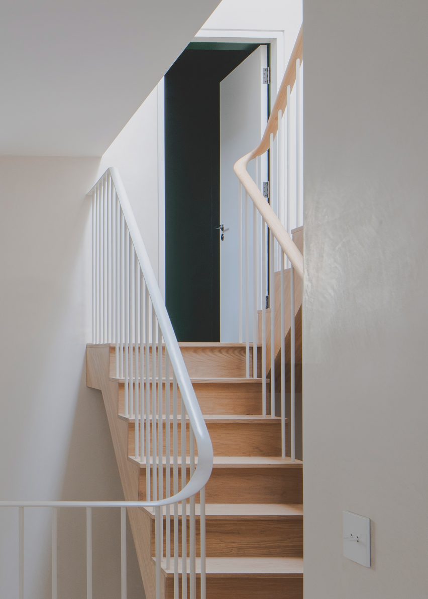Chelsea Mews House in London by Bindloss Dawes
