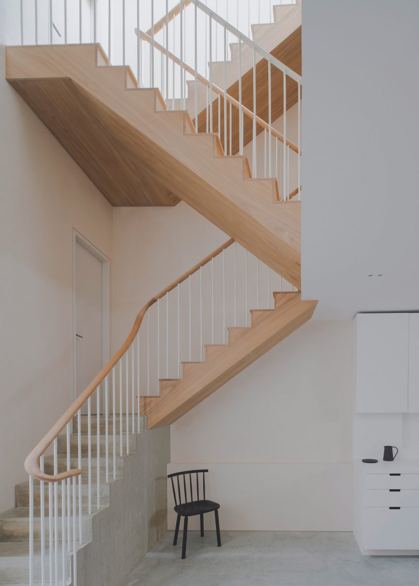 Chelsea Mews House in London by Bindloss Dawes