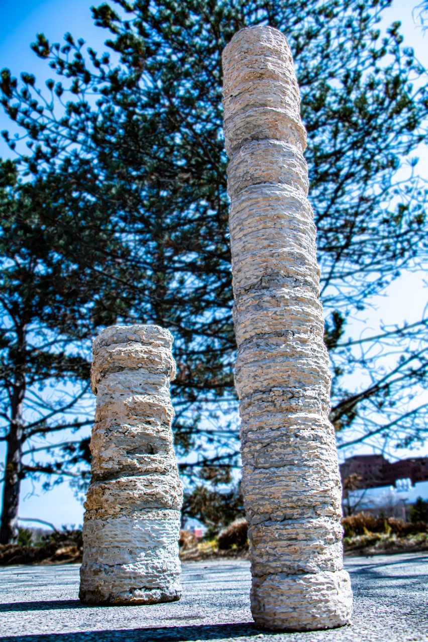 Two 3D-printed columns