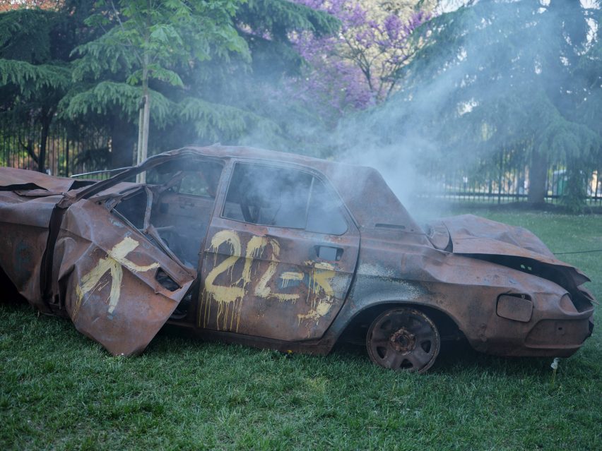 Maxim Velčovský has developed a light installation that comprises a car destroyed and burned during the war in Ukraine. Photo by Vojtěch Veškrna