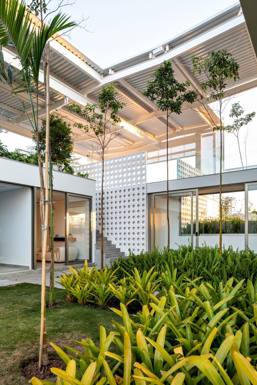 A garden the in yard of a contemporary home