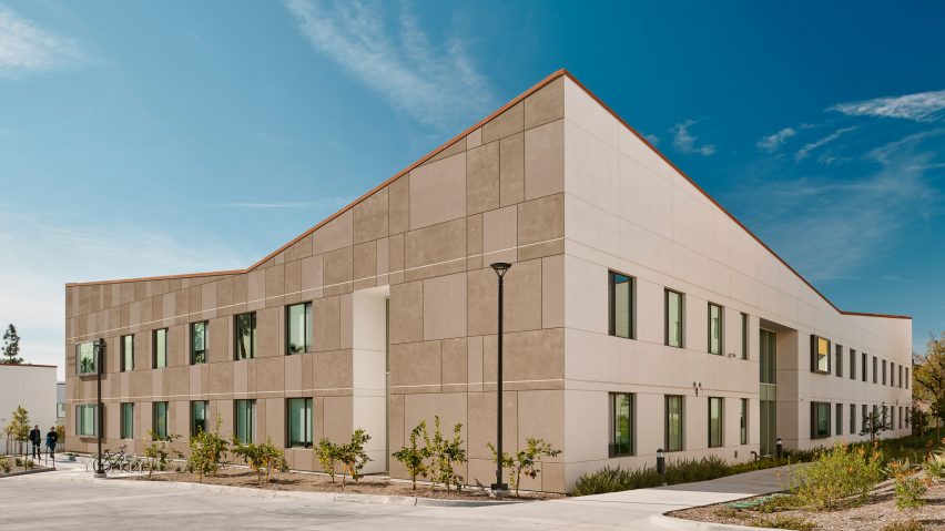 Mountains inform rooflines at boarding school in southern California