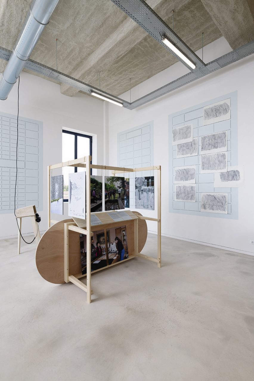 Almanac exhibition by Fondation d'entreprise Martell