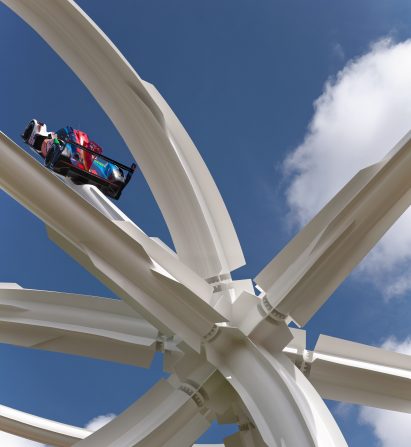 A structure with arches made of steel