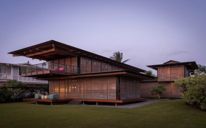 Holiday home by Olson Kundig wrapped in operable screens