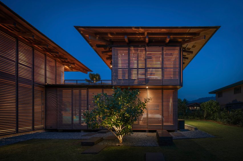 Holiday home by Olson Kundig Architects