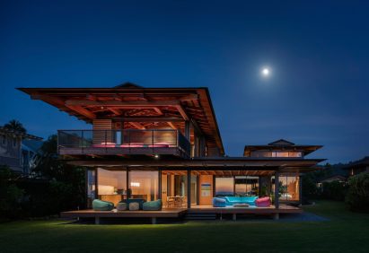Cantilevering terrace on holiday home