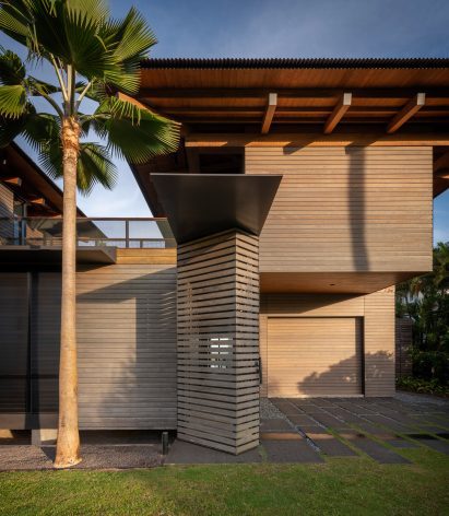 Overhanging corrugated copper roof by Olson Kundig