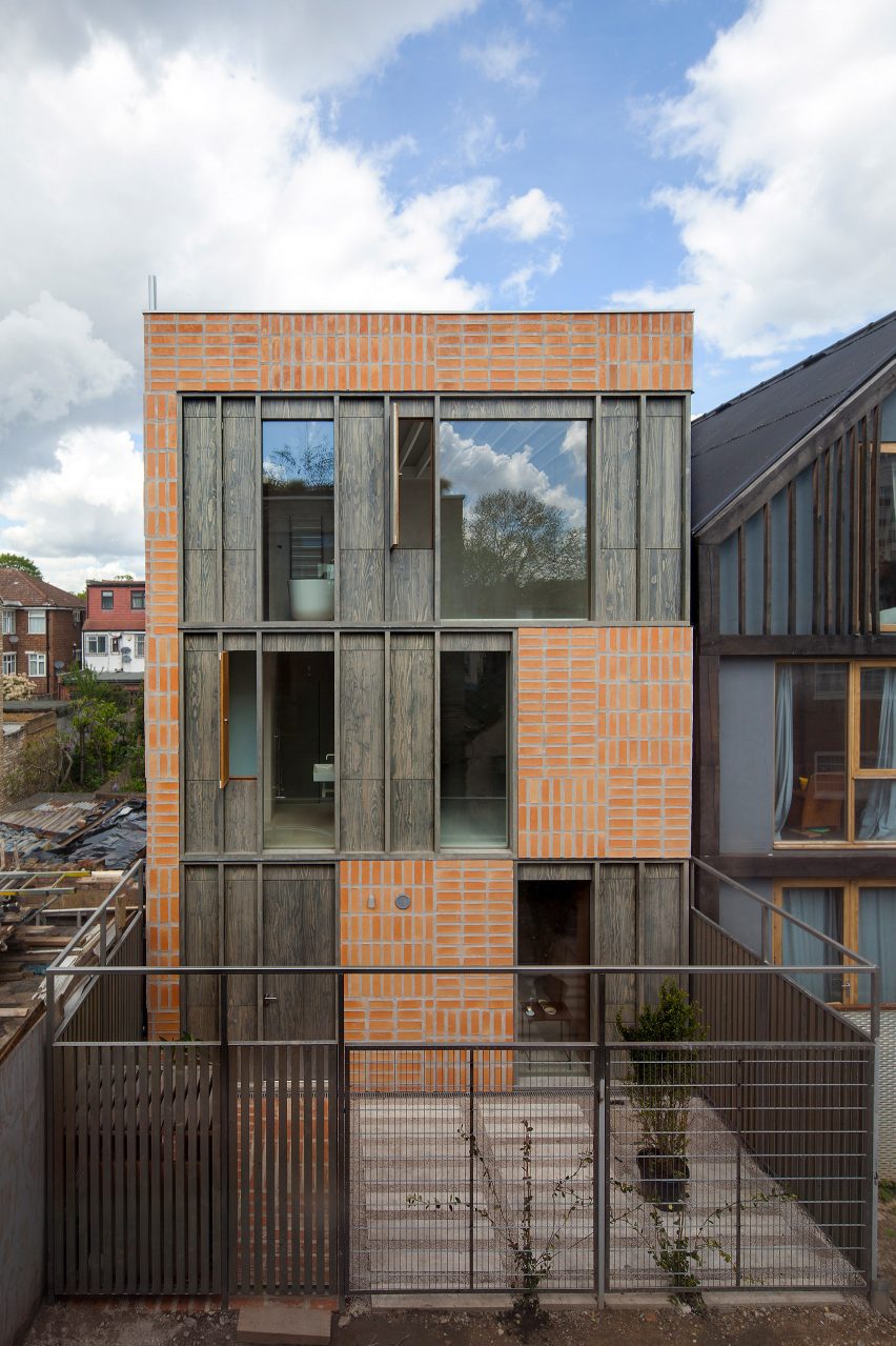 Exterior of Hempcrete Mewshouse by Cathie Curran