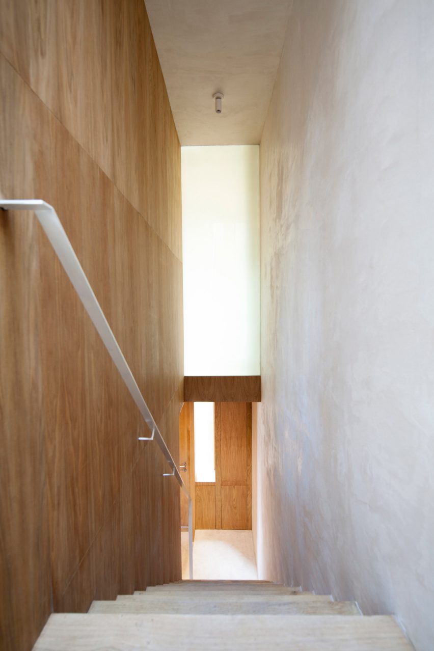 Interior of Hempcrete Mewshouse by Cathie Curran