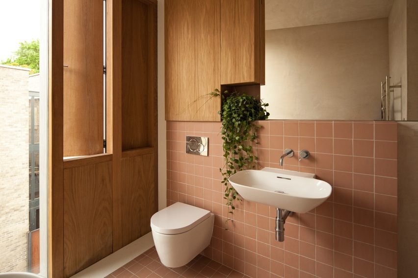 Interior of Hempcrete Mewshouse by Cathie Curran