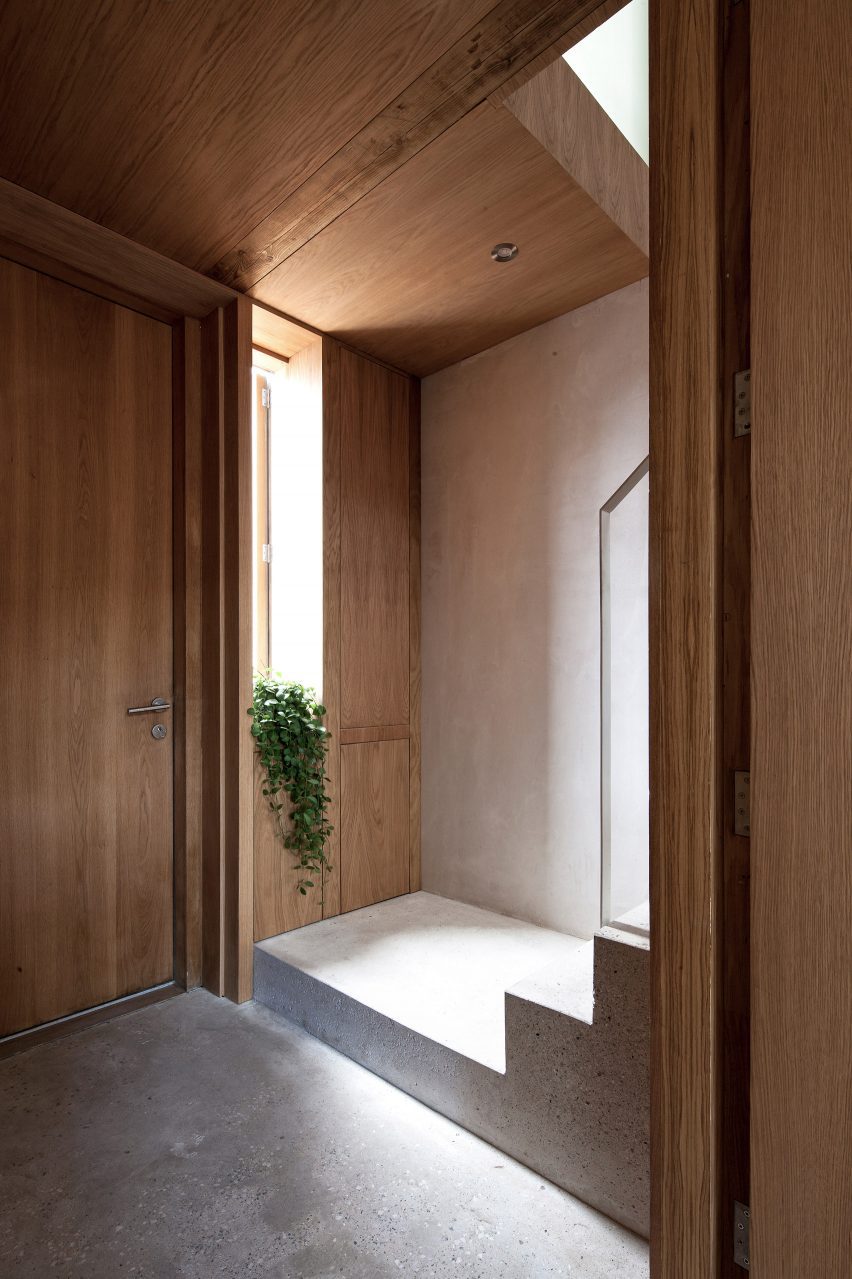Interior of Hempcrete Mewshouse by Cathie Curran