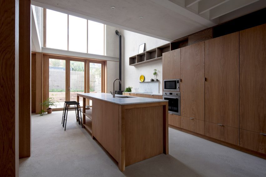 Interior of Hempcrete Mewshouse by Cathie Curran