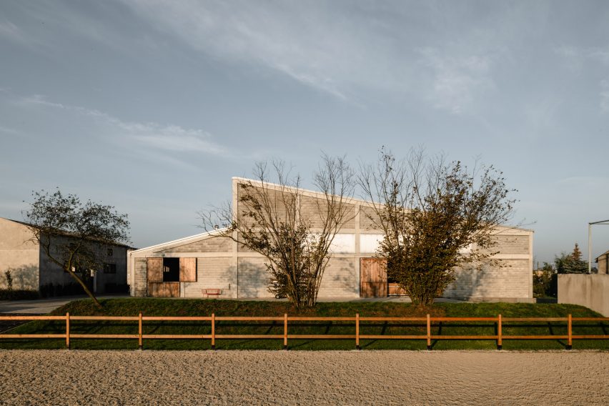 Exterior of Horse House by Wiercinski Studio