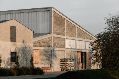 Concrete exterior of Horse House by Wiercinski Studio