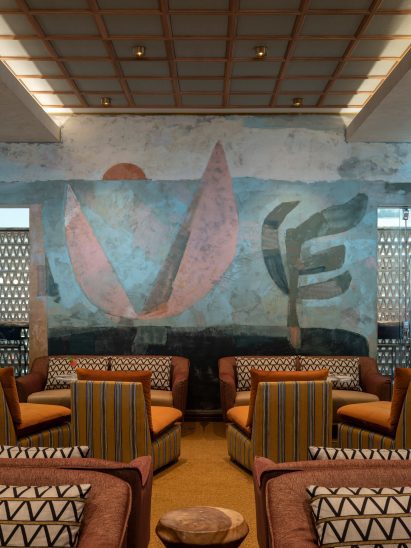 Mural inside cocktail lounge of Manly Pacific hotel