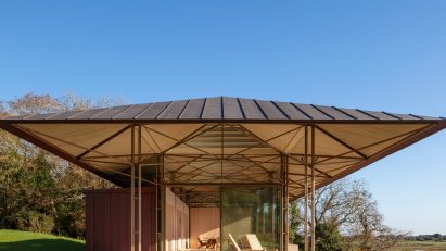 Niall McLaughlin Architects creates glasshouse-informed steel pavilion on the Isle of Wight