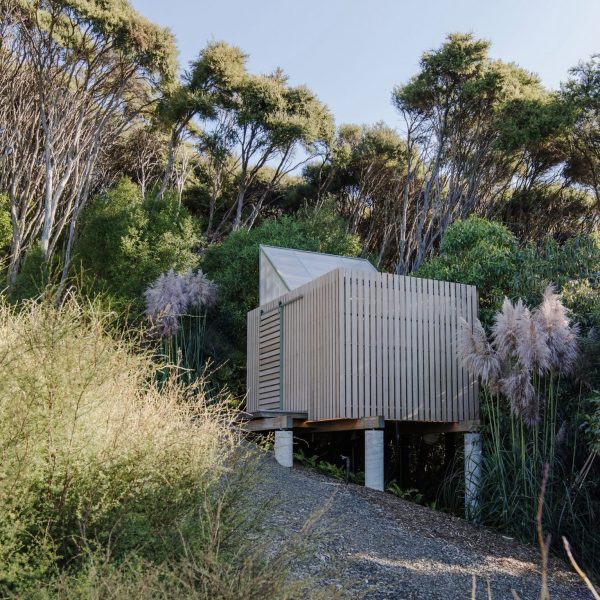 Nightlight shed by Fabric Architecture