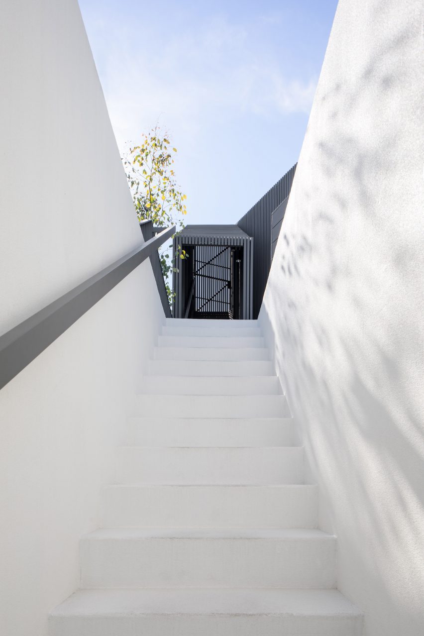 Olancha Drive by Anonymous Architects