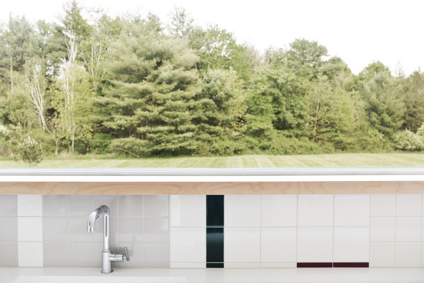 Kitchen sink window with a geometric tile splashback