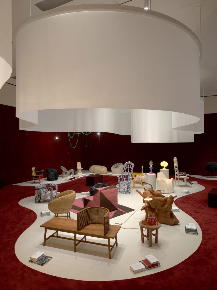 Winding exhibition space