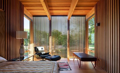 Wood-lined bedroom by KoningEizenberg Architecture