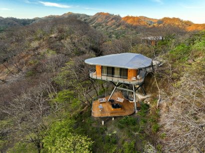 Pod by Studio Saxe atop angled steel stilts