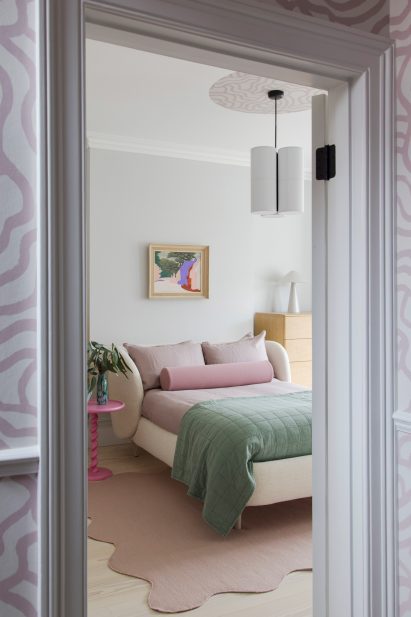 Bedroom of house in London by 2LG
