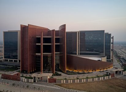 The world's largest office building