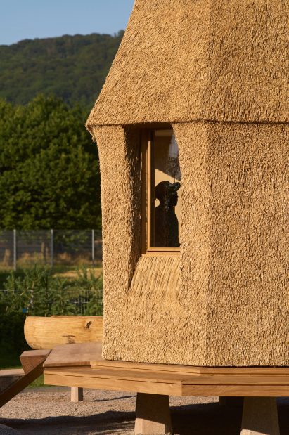 Detail of house by Tsuyoshi Tane