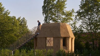 Garden house by Tsuyoshi Tane