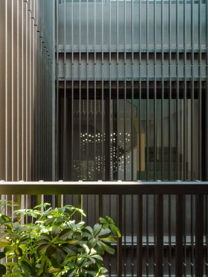 Slatted aluminium screens
