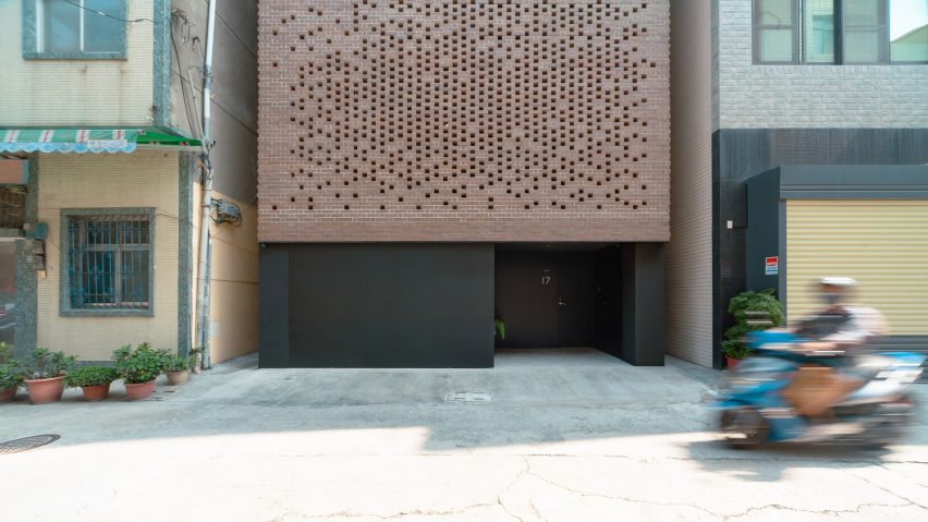 Exterior of Veil House in Taiwan by Paperfarm