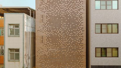 Exterior of Veil House in Taiwan by Paperfarm