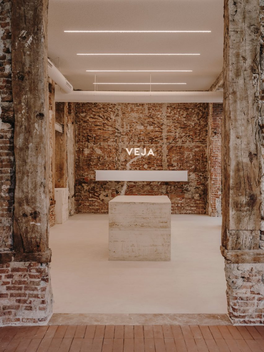 Veja store in Madrid designed by Plantea Estudio