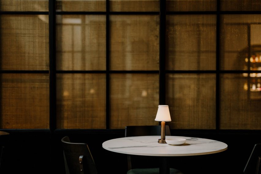 Victoria cordless table lamp by Neoz