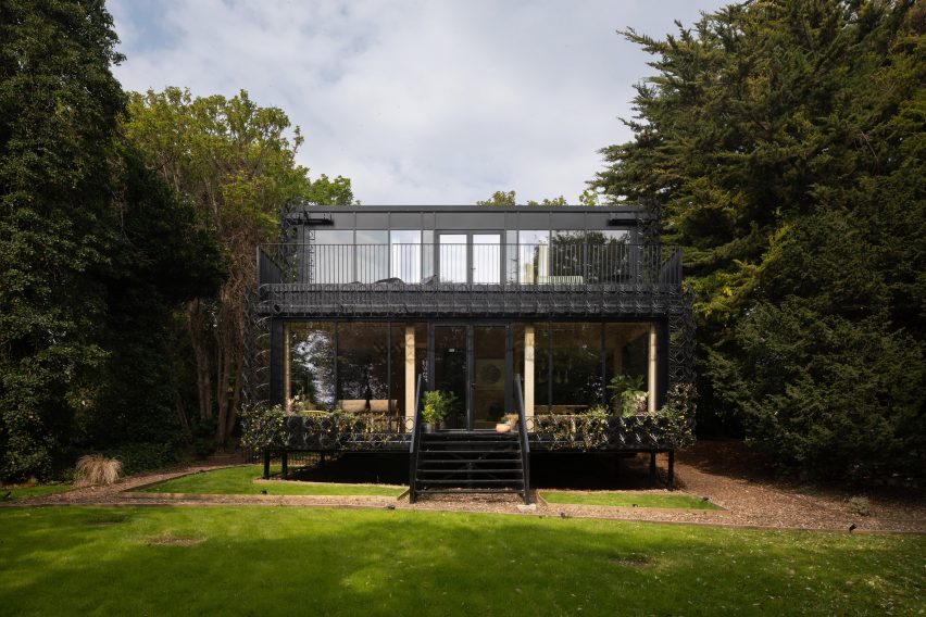 Exterior of Woven house by Giles Miller Studio