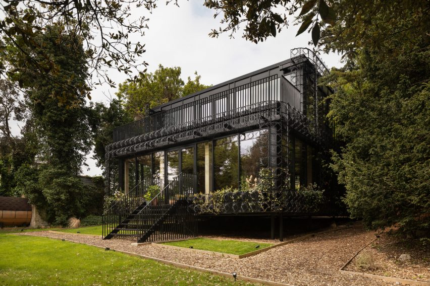 Exterior of Woven house by Giles Miller Studio