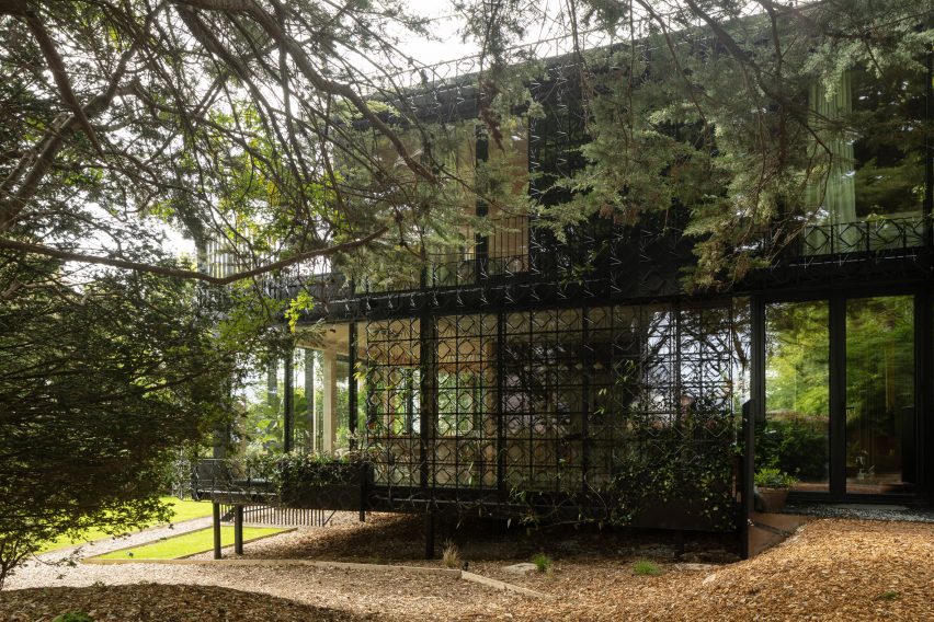 Exterior of Woven house by Giles Miller Studio