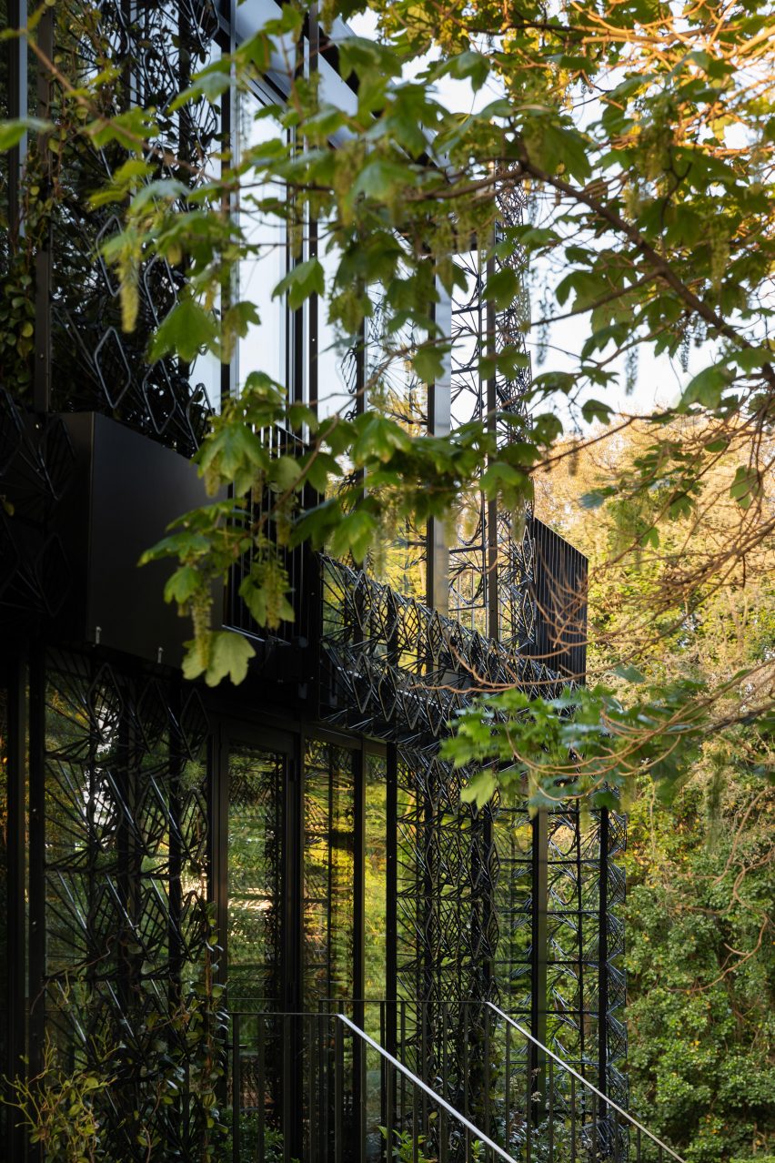 Exterior of Woven house by Giles Miller Studio