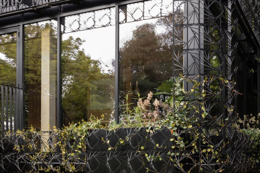 Exterior of Woven house by Giles Miller Studio