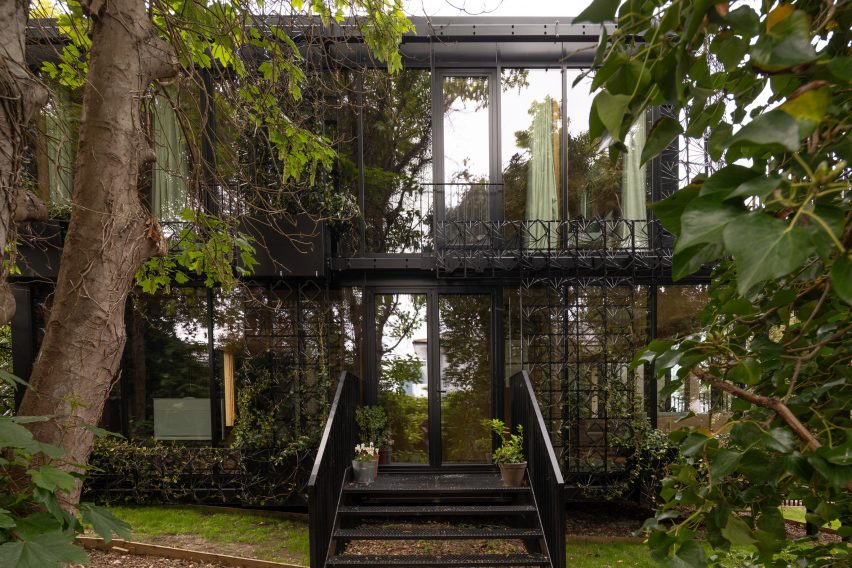 Exterior of Woven house by Giles Miller Studio