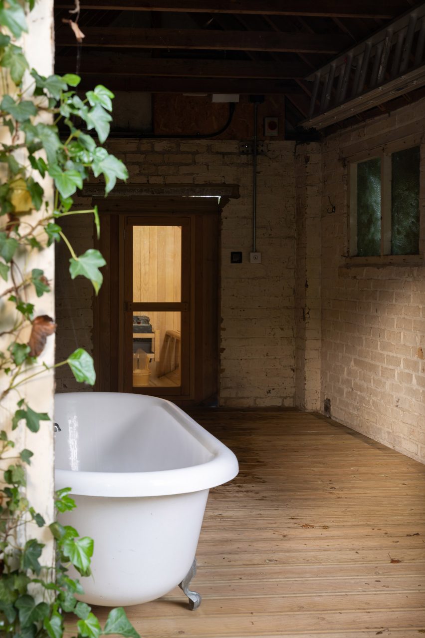 Exterior of Woven house by Giles Miller Studio